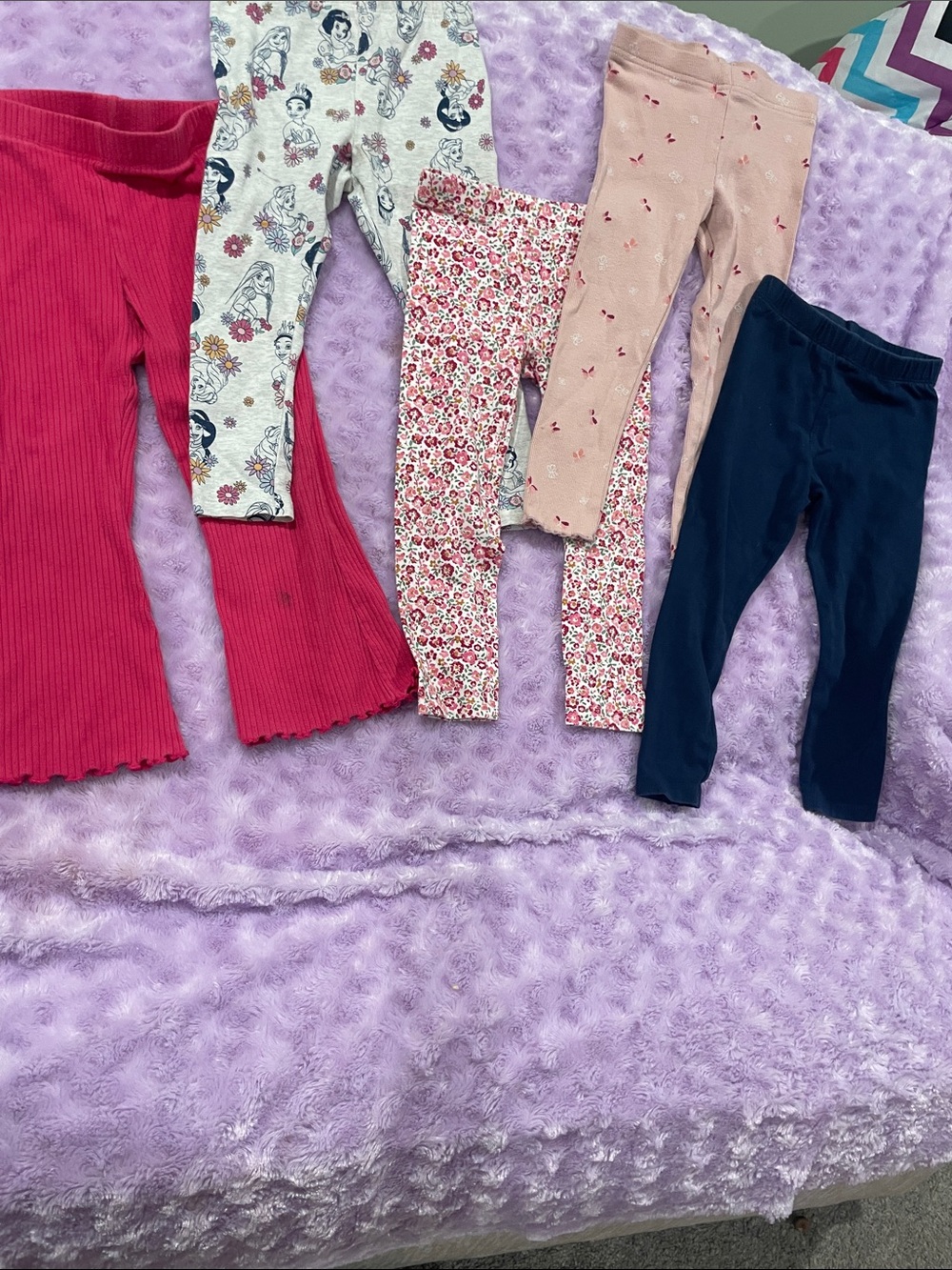 4 pack of 3T leggings for girls